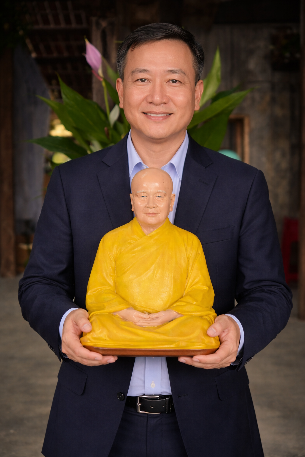 The realistic portrait statue of Venerable Thích Thanh Từ